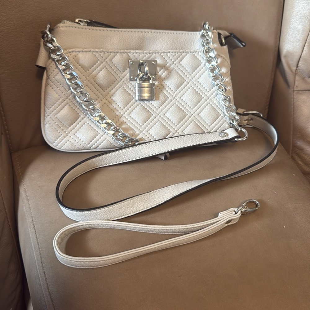 Nine West  Cream Crossbody chain Bag. AJust strap . Many compartments
